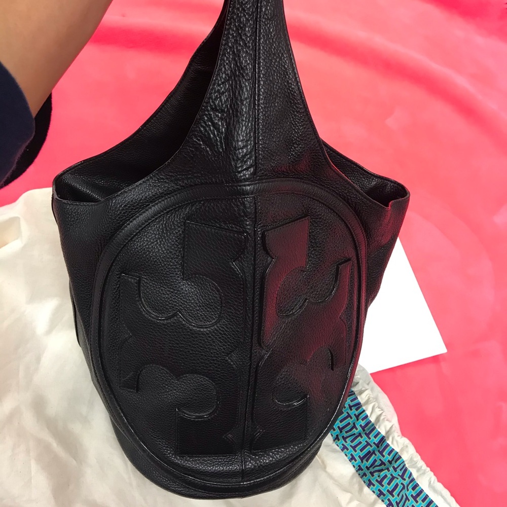 Tory Burch All T hobo in excellent condition